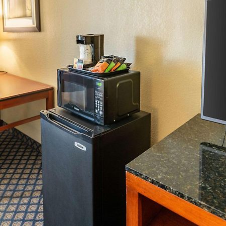 Quality Inn & Suites Seville Exterior foto
